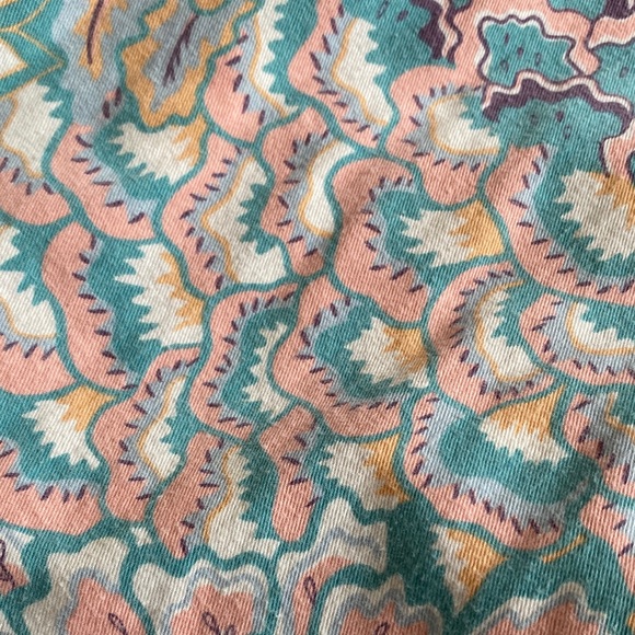 Abstract Patterned Button-Up Shirt - Picture 4 of 8